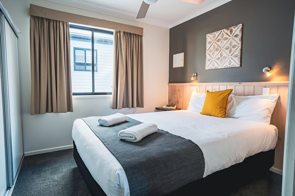 Premier two bedroom cabin 13