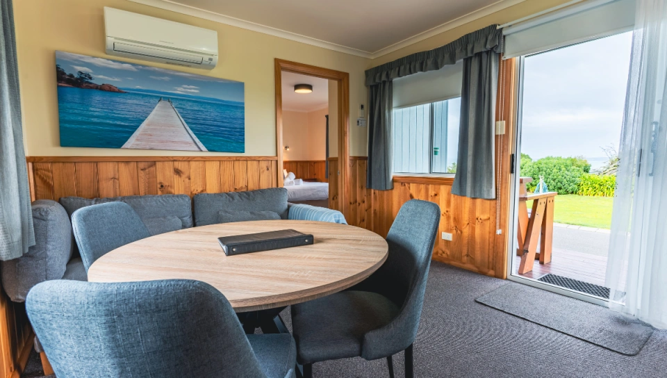 Waterview Spa 1 brm dining